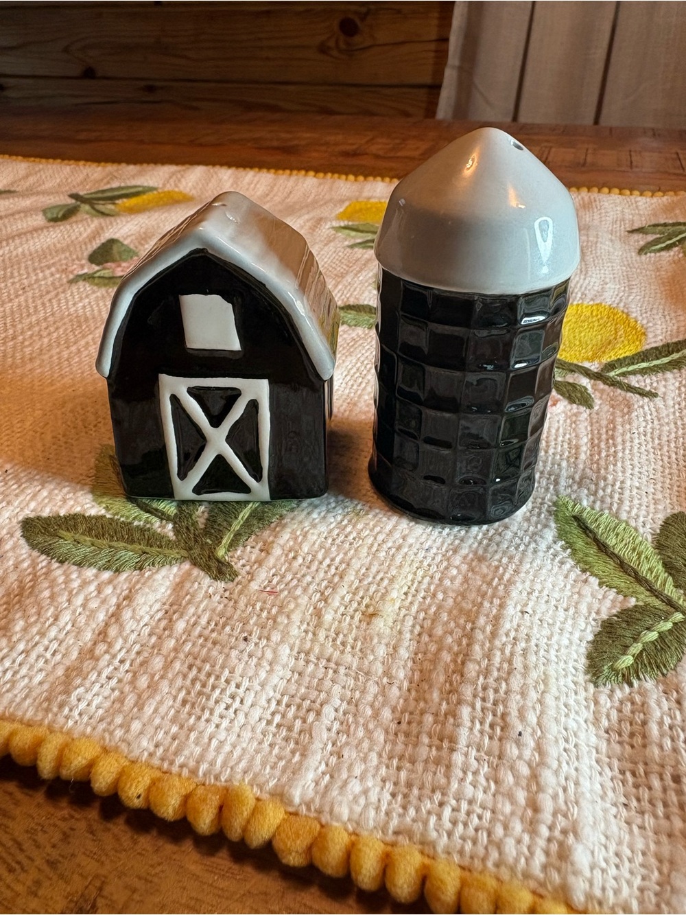 Black and White Barn & Silo Salt and Pepper Shaker Set